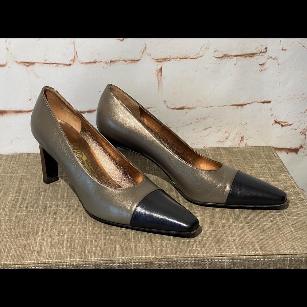 Salvatore Ferragamo 1990s Vintage Bronze Gold Navy Blue Gun Metal Heels 7.5 EUC